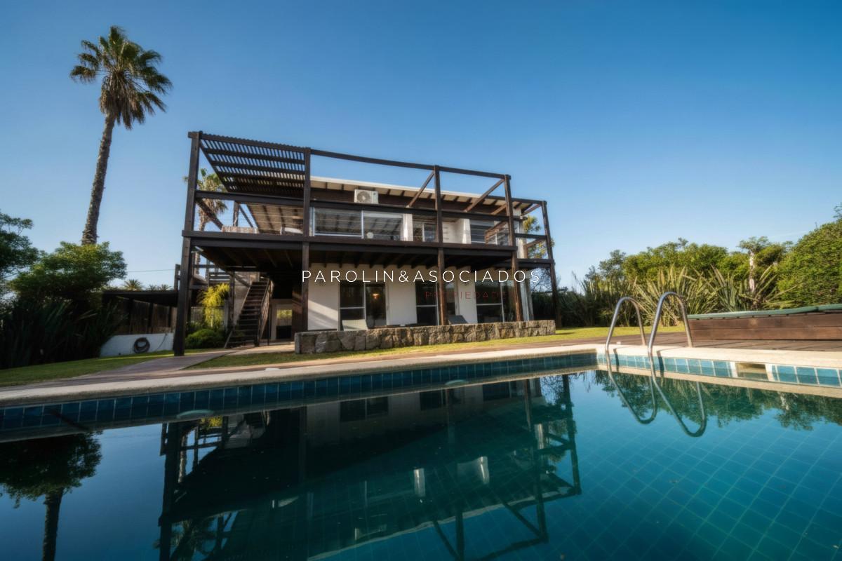 Foto de Casa de Seis Dormitorios en Venta en El Chorro, Manantiales, imagen 2