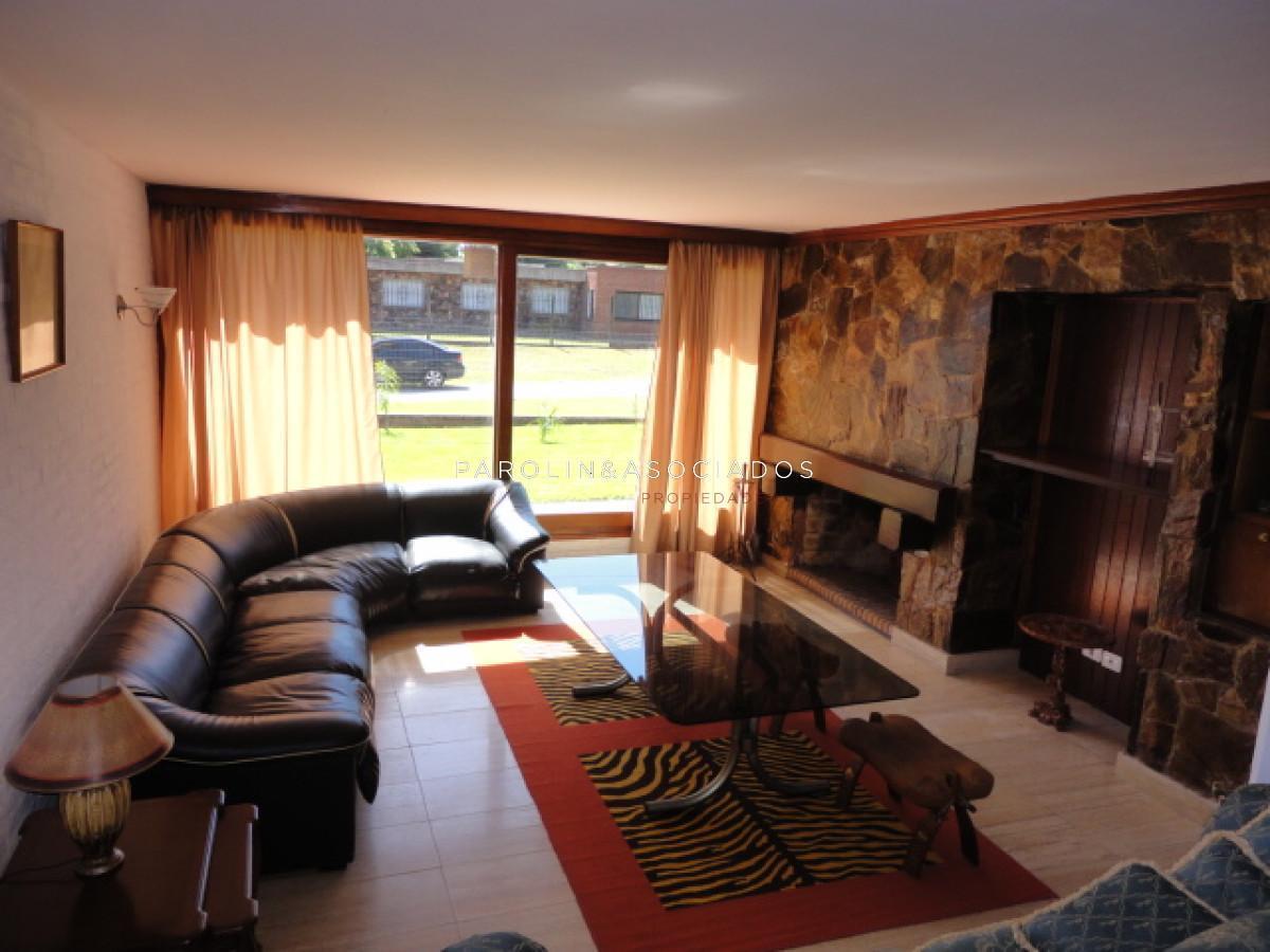 Foto de Casa en Venta Ubicada en Pinares, 4 dormitorios, imagen 3