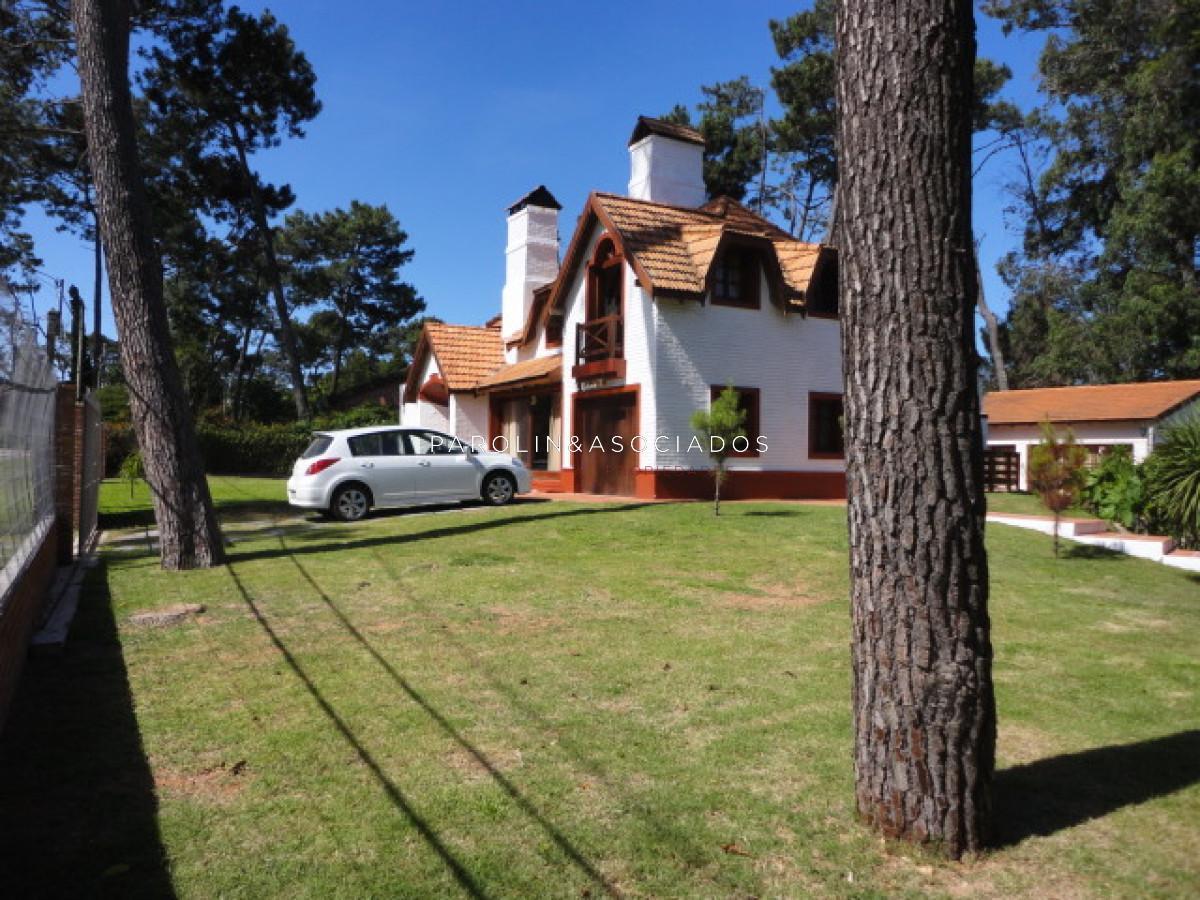 Foto de Casa en Venta Ubicada en Pinares, 4 dormitorios, imagen 1
