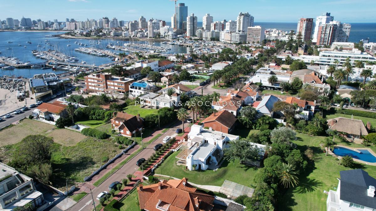 Foto de Casa en Venta de 6 Dormitorios en Peninsula, Punta del Este, imagen 1