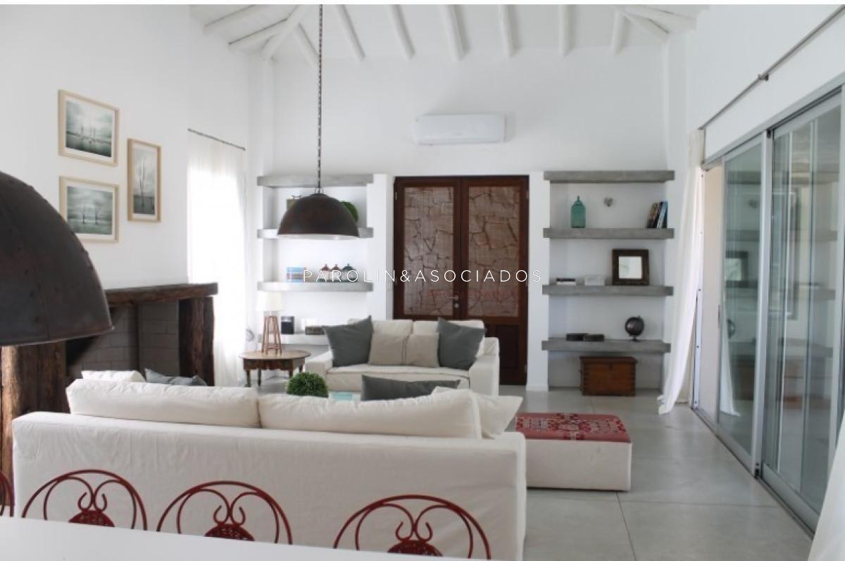 Foto de Casa en venta de 3 dormitorios en José Faro, Punta del Este., imagen 4