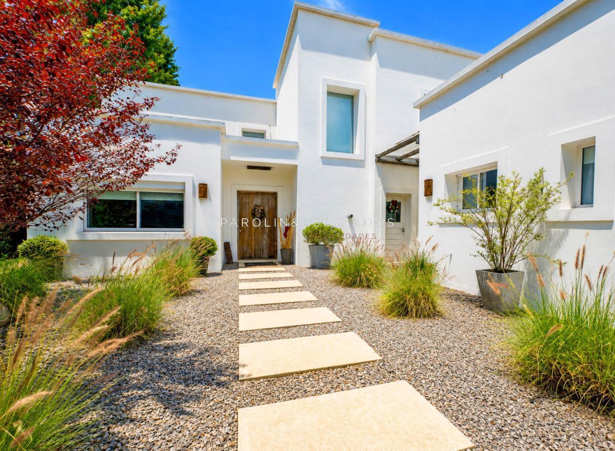 Foto de Casa en venta de 4 dormitorios en barrio privado, Punta del Este., imagen 1