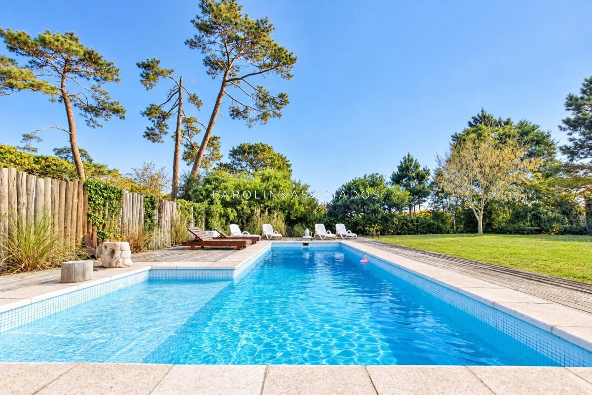 Foto de Casa en venta de 4 dormitorios en barrio privado, Punta del Este., imagen 2