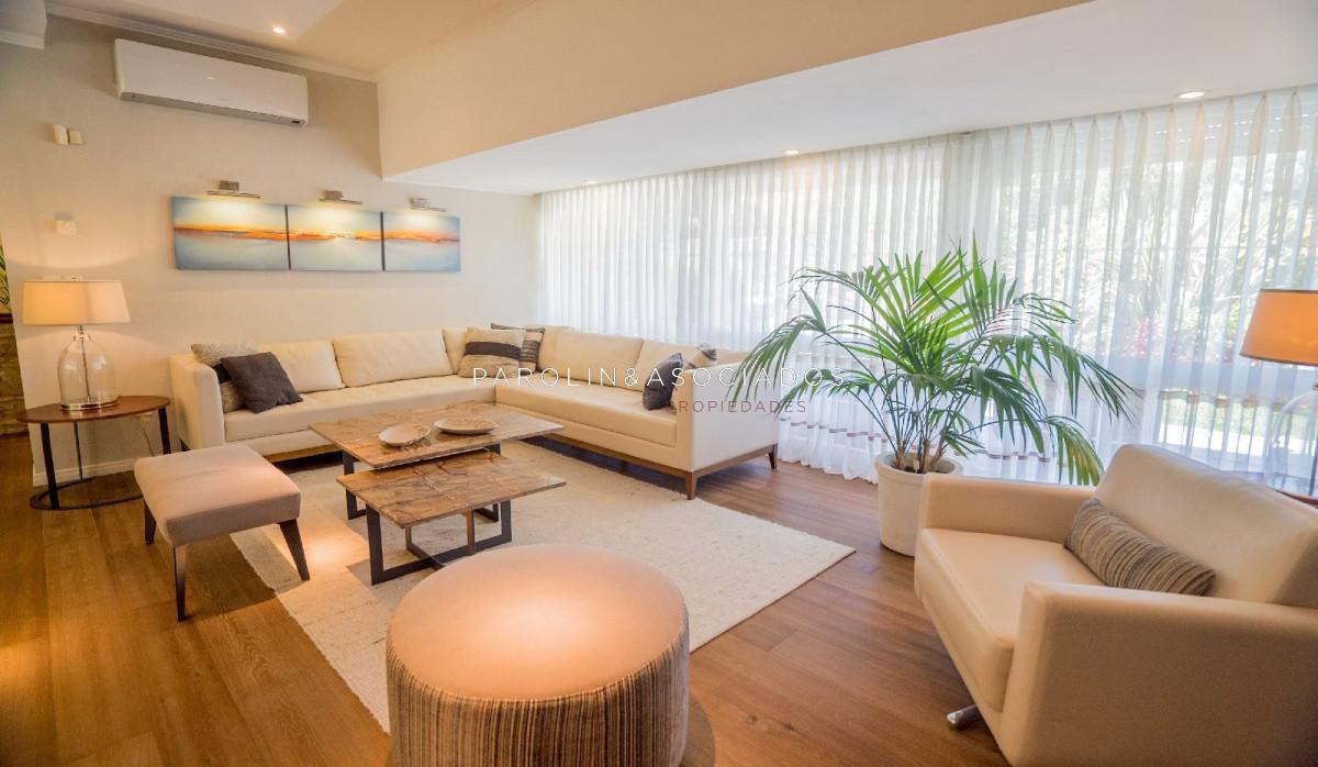Foto de Casa en venta de 6 dormitorios, con Piscina en Punta del Este., imagen 4
