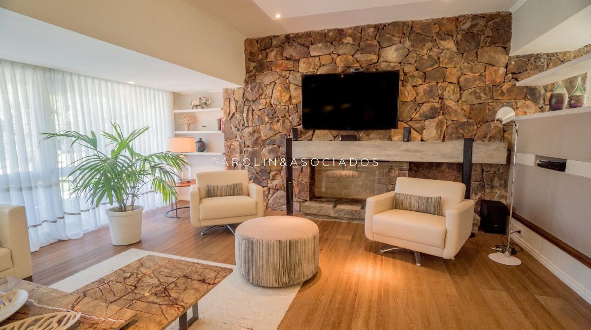 Foto de Casa en venta de 6 dormitorios, con Piscina en Punta del Este., imagen 3
