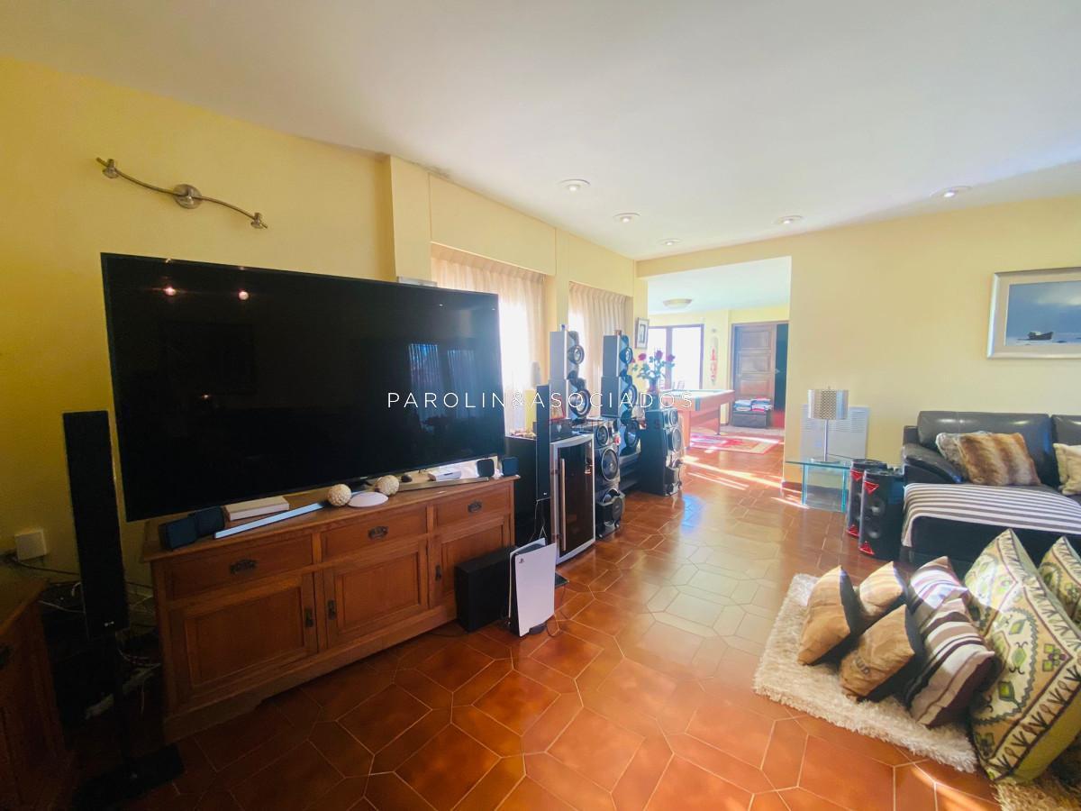 Foto de Residencia de Seis Dormitorios más Dependencia en Barrio Cantegril, imagen 5