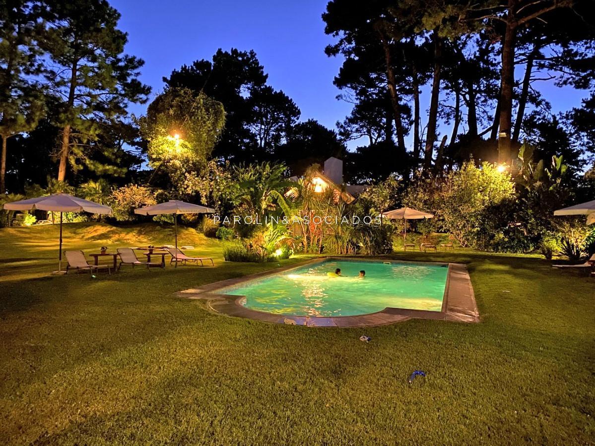 Foto de Playa Mansa, Punta del Este, gran jardín de 1.750 m2 y piscina, imagen 3