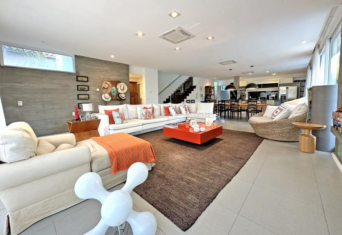 Foto de CAsa en venta en barrio privado con 5 suites, Punta del Este., imagen 1