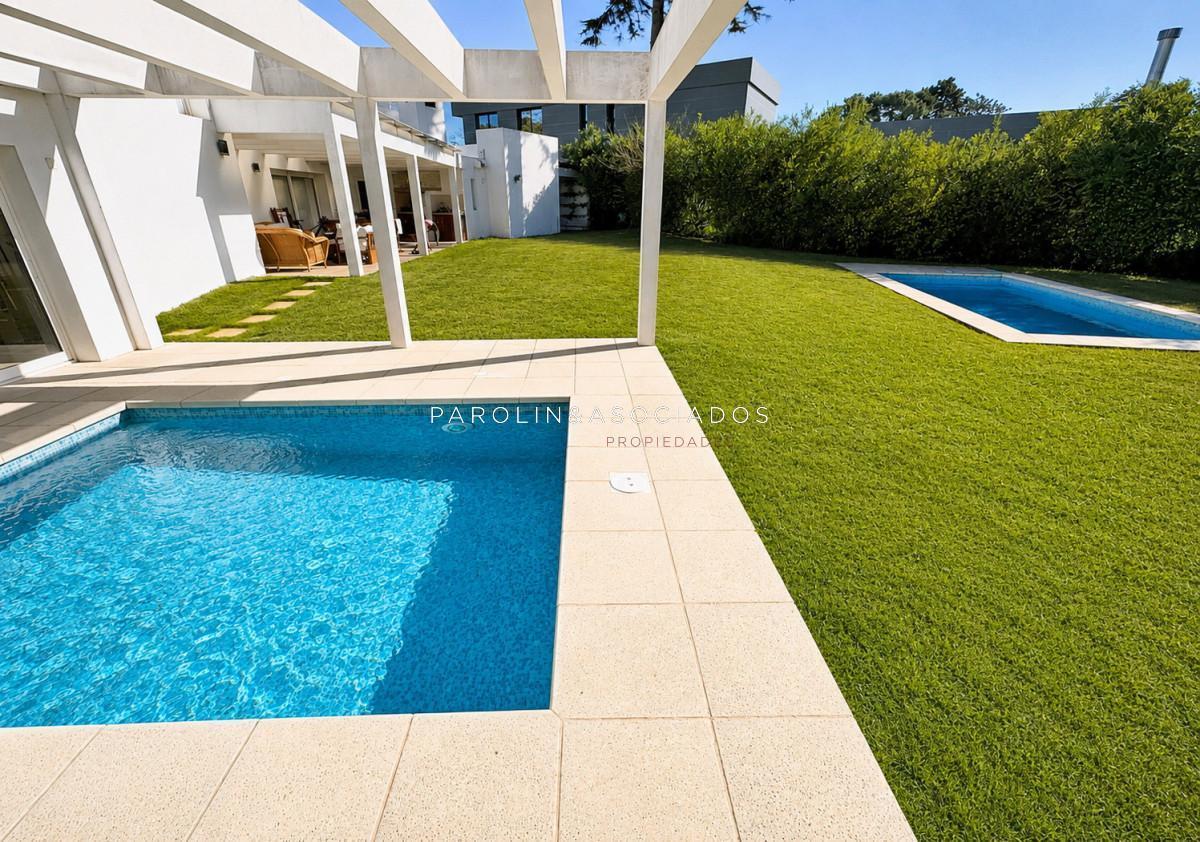 Foto de Casa en venta de 5 dormitorios en barrio privado, Punta del Este., imagen 3