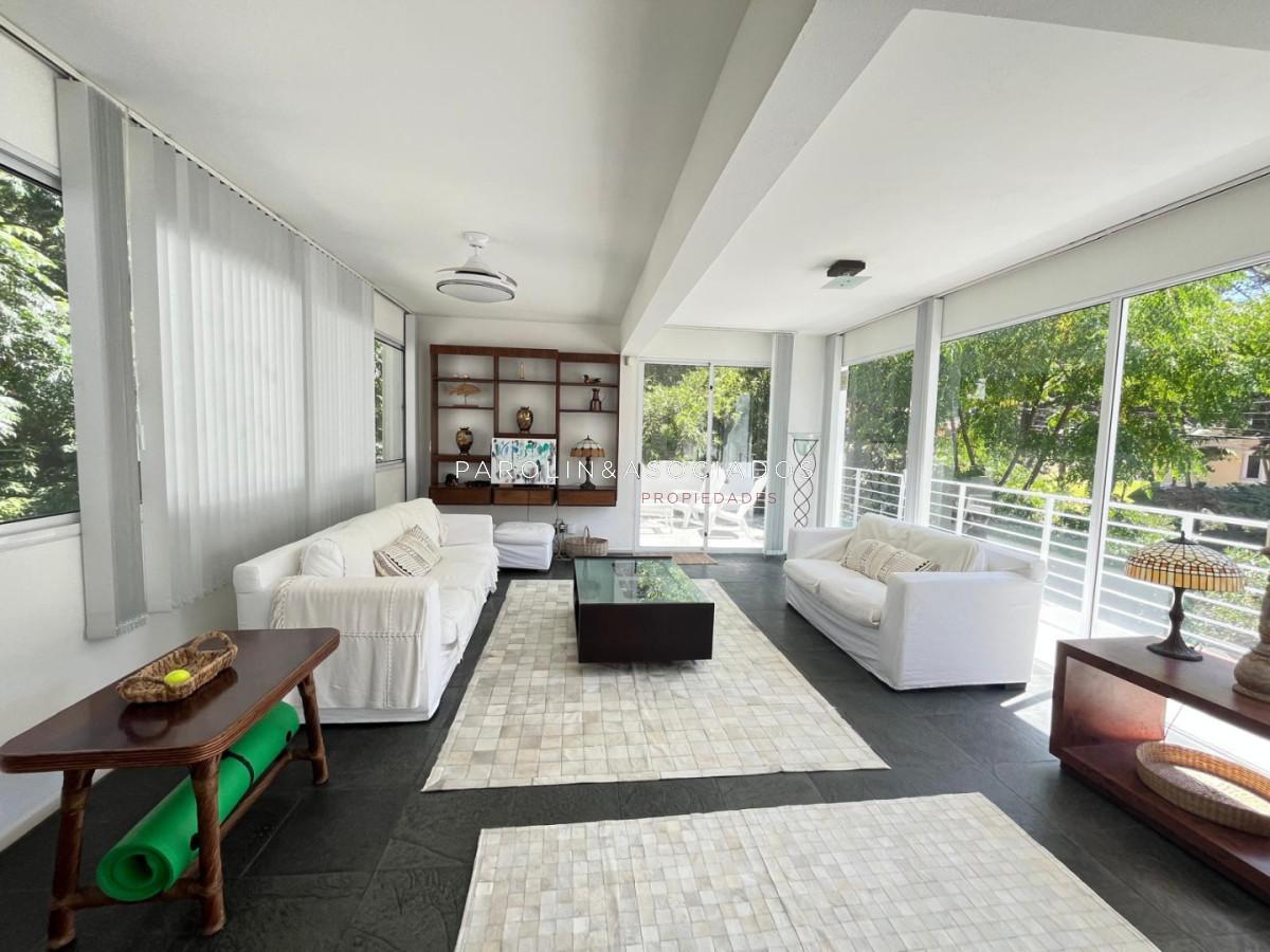 Foto de Casa en venta de 3 dormitorios a pasos del mar en Punta del Este., imagen 2