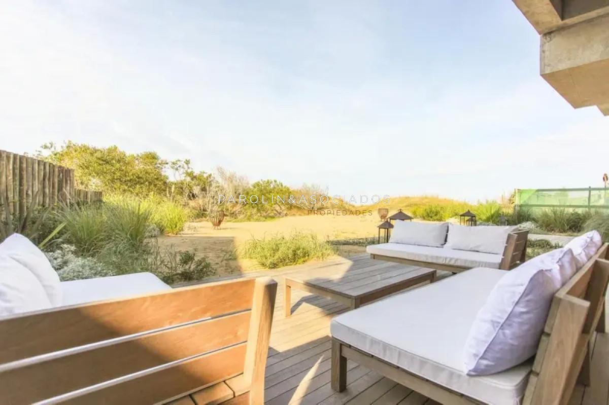 Foto de Casa en venta en primera línea en Manantiales, Punta del Este., imagen 2