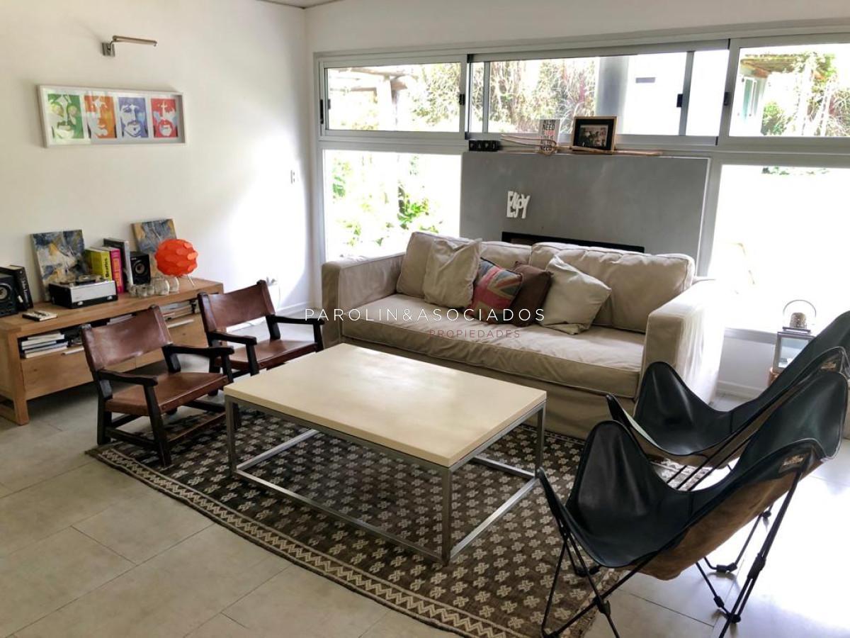 Foto de Casa con 1400 m2 de terreno, 3 dormitorios, 2 baños, losa radiante., imagen 2