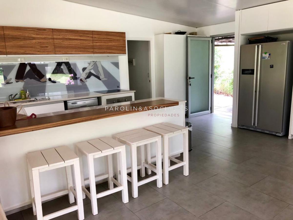 Foto de Casa con 1400 m2 de terreno, 3 dormitorios, 2 baños, losa radiante., imagen 1