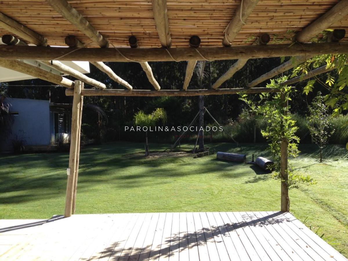 Foto de Casa con 1400 m2 de terreno, 3 dormitorios, 2 baños, losa radiante., imagen 4