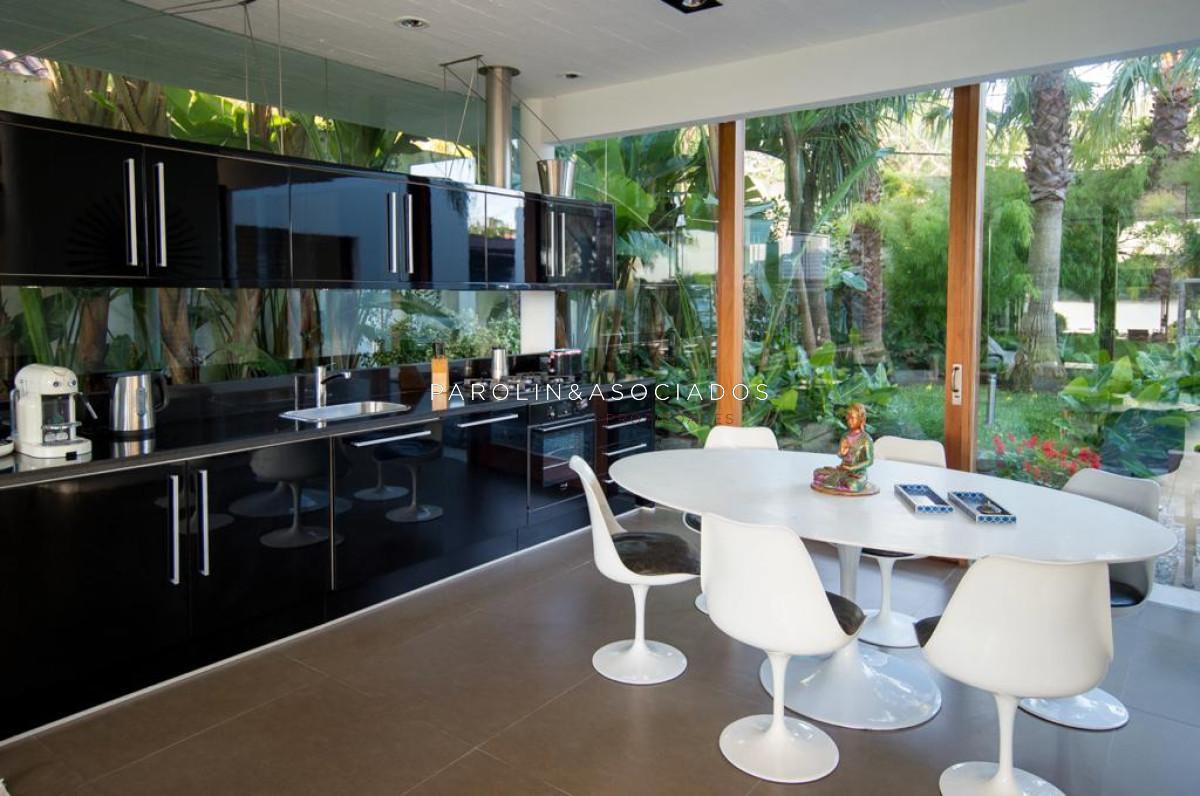 Foto de Moderna casa en venta sobre la arena en La Barra, Punta del Este., imagen 5