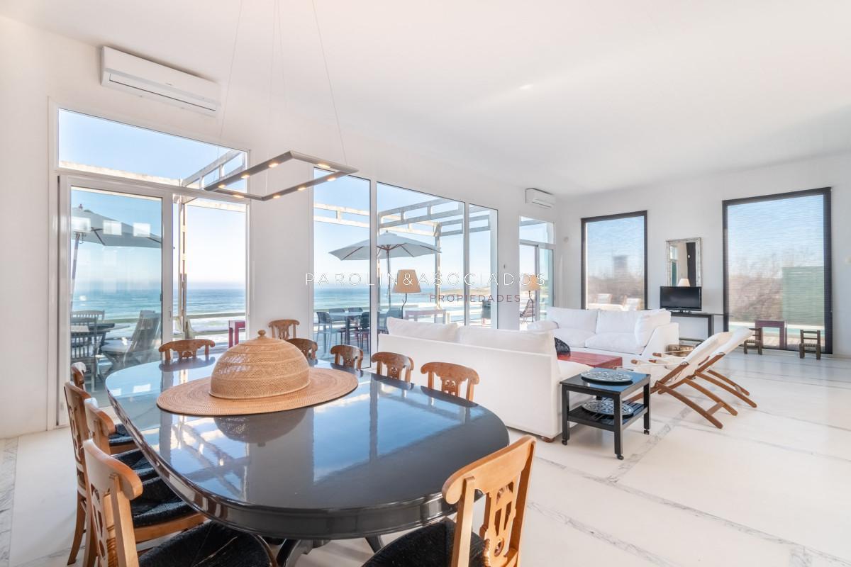 Foto de Excelente casa frente al mar en venta - La Barra, imagen 4