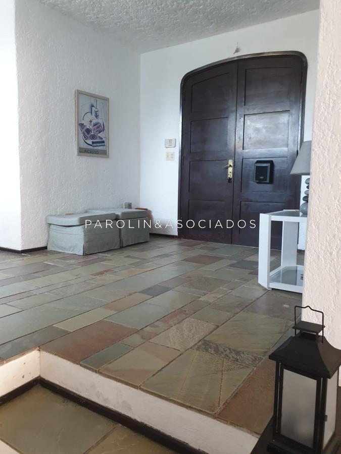 Foto de Casa en venta de 5 dormitorios en Pinares, Punta del Este., imagen 2