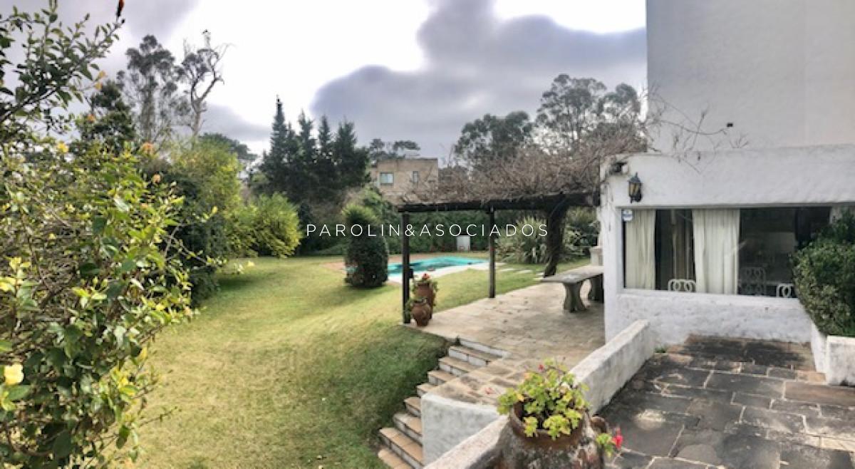 Foto de Casa en venta de 5 dormitorios en Pinares, Punta del Este., imagen 1