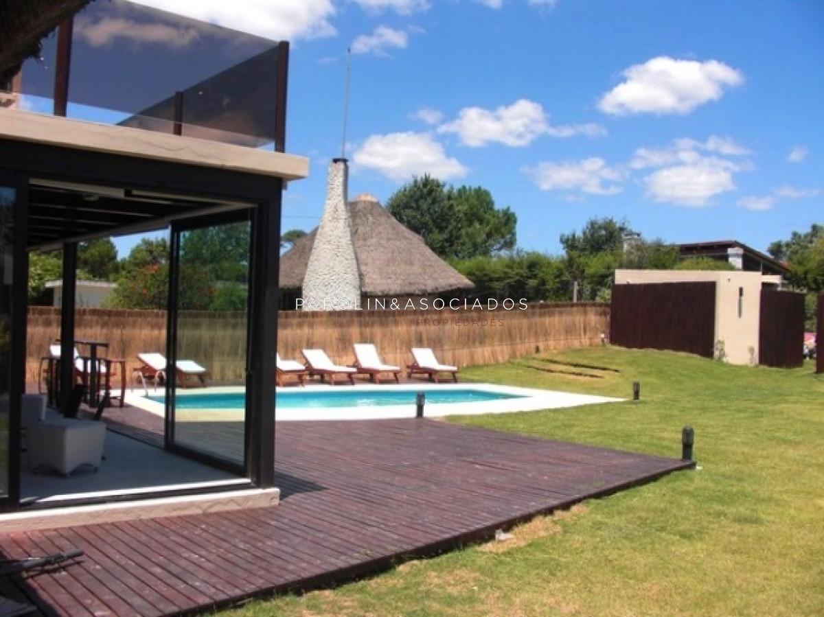 Foto de Casa en venta de 4 dormitorios en Pinares, Punta del Este., imagen 2