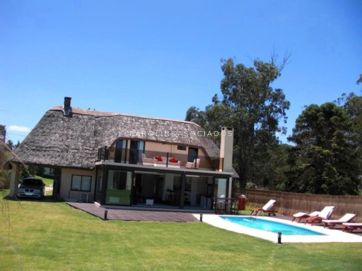 Foto de Casa en venta de 4 dormitorios en Pinares, Punta del Este., imagen 1