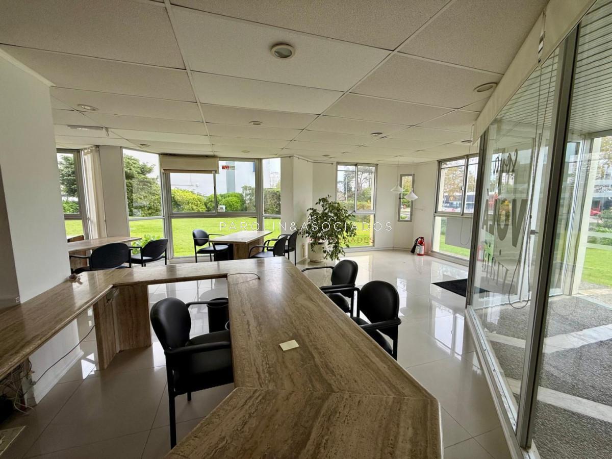 Foto de Local Comercial en Venta Frente a Punta Shopping, Punta del Este, imagen 1