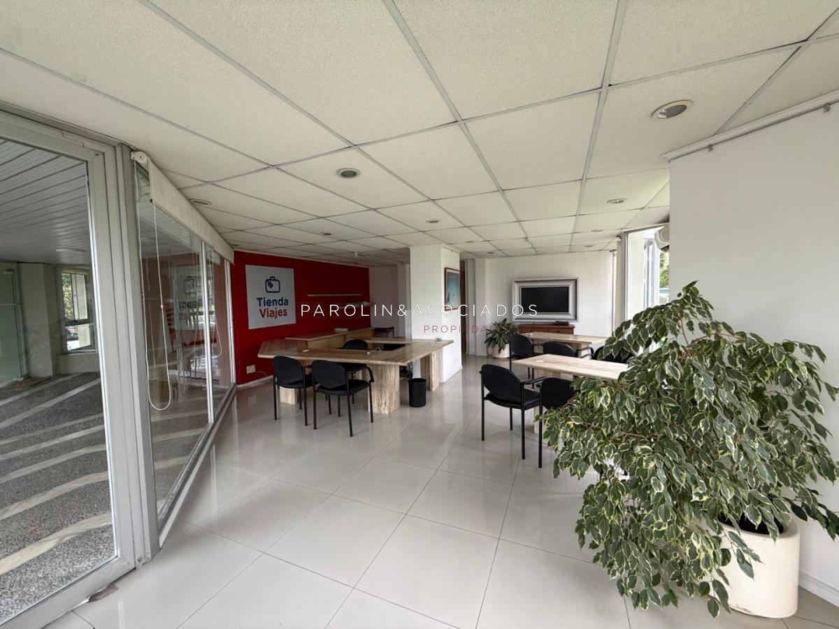 Foto de Local Comercial en Venta Frente a Punta Shopping, Punta del Este, imagen 3