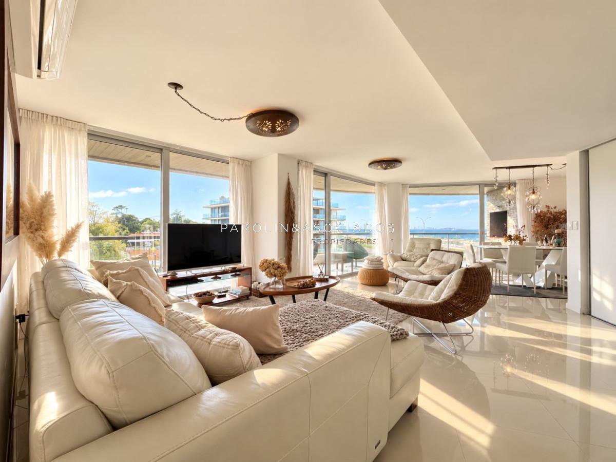 Foto de Departamento en Venta de 2 Dormitorios en Playa Mansa, Punta Del Este, imagen 2