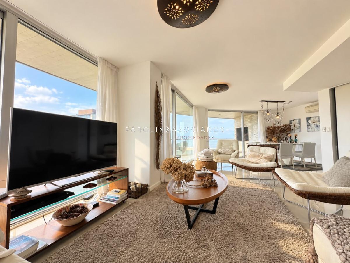 Foto de Departamento en Venta de 2 Dormitorios en Playa Mansa, Punta Del Este, imagen 1