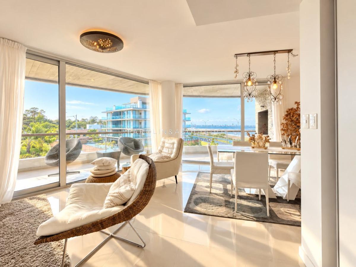 Foto de Departamento en Venta de 2 Dormitorios en Playa Mansa, Punta Del Este, imagen 3