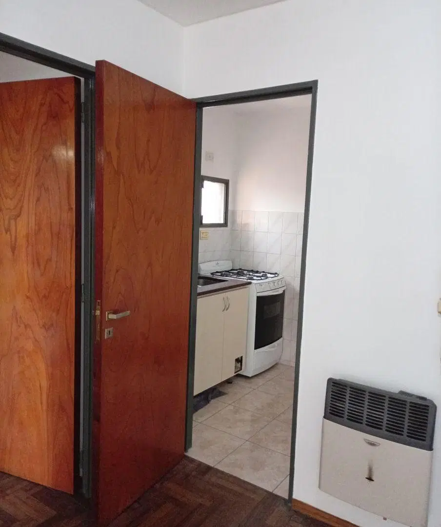 ALQUILO DPTO 1 DORMITORIO - CNEL. OLMEDO 7 - ALBERDI - COC. SEP. - BALCON - NO MASCOTAS 3