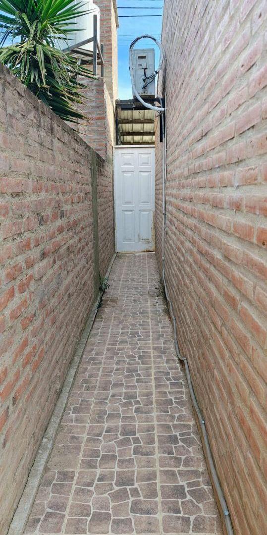 Foto de VENDO CASA DOS DORMITORIOS - JARDIN - PATIO - COCHERA, imagen 1