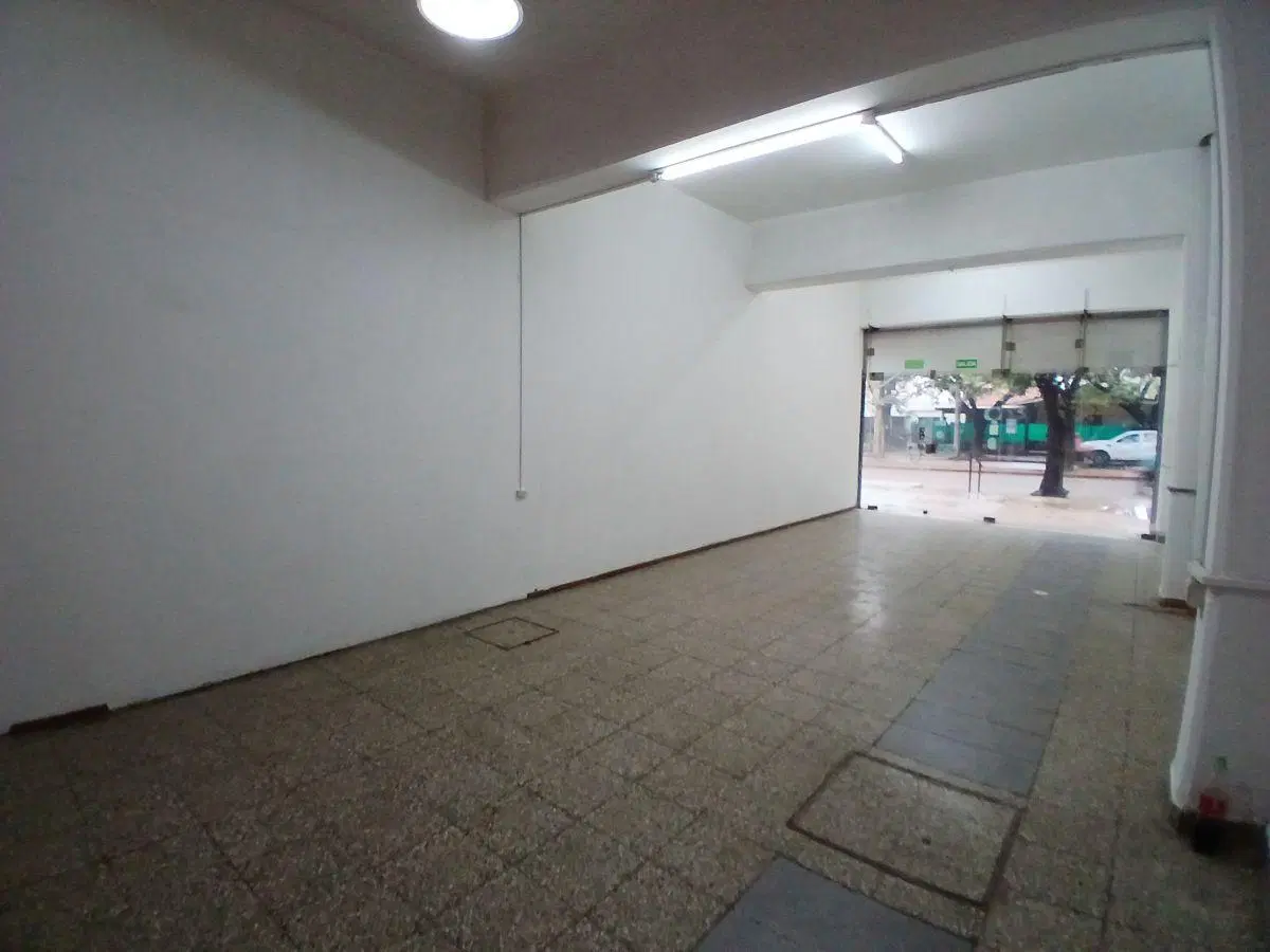 LOCAL EN ALQUILER ZONA COMERCIAL SOBRE RAFAEL NUÑEZ 3