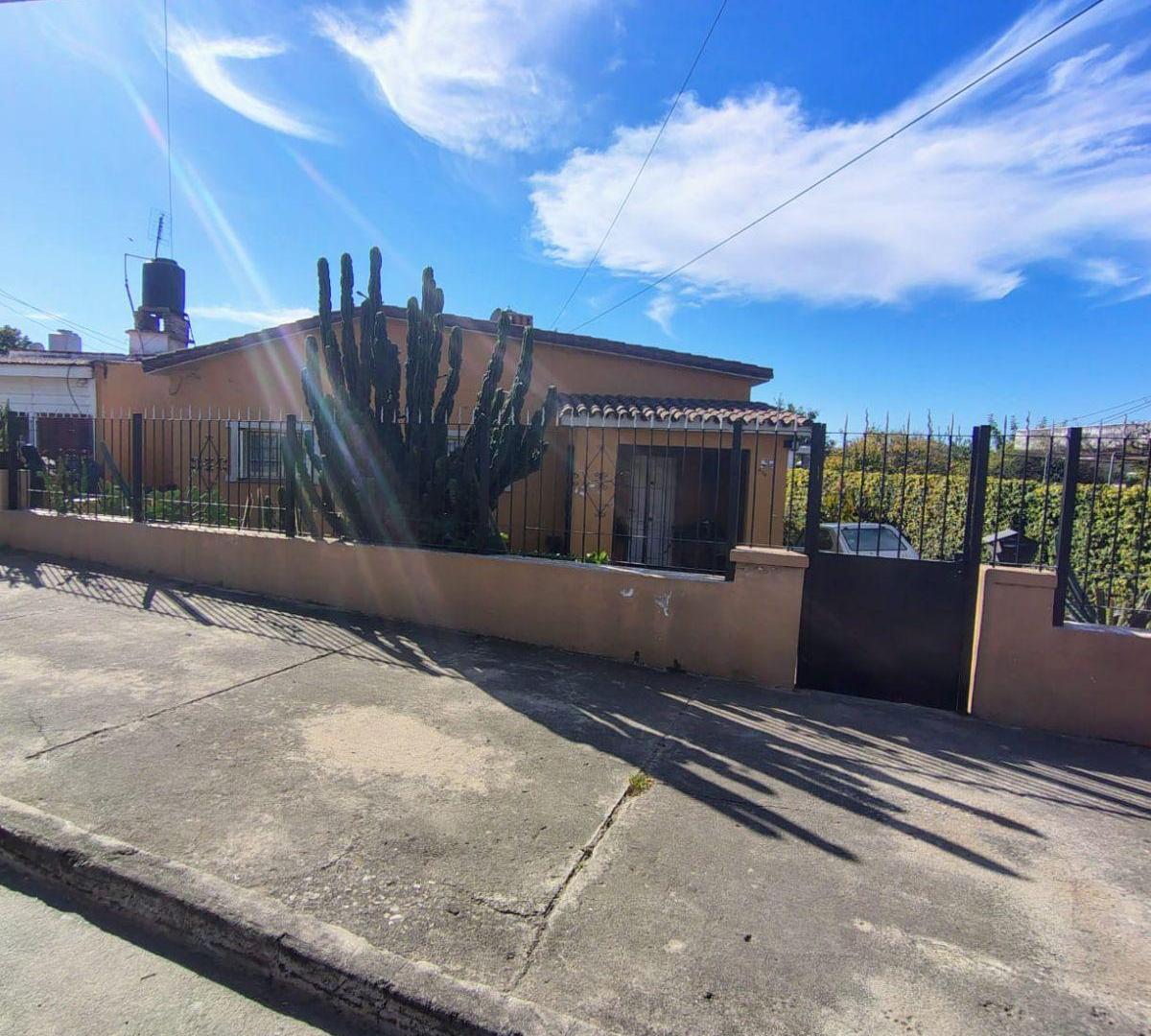 Foto de CASA EN VENTA – BARRIO ENRIQUE STOEKLIN – LA CALERA, imagen 2