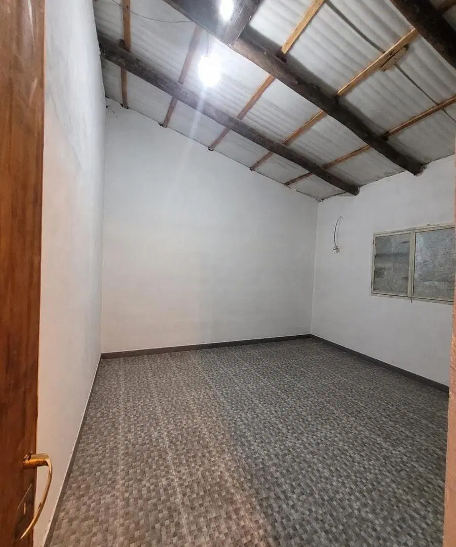 ALQUILO EN TANTI 2000m2 de terreno CON UNA PROPIEDAD SALON MAS DOS AMBIENTES (100M2) 5