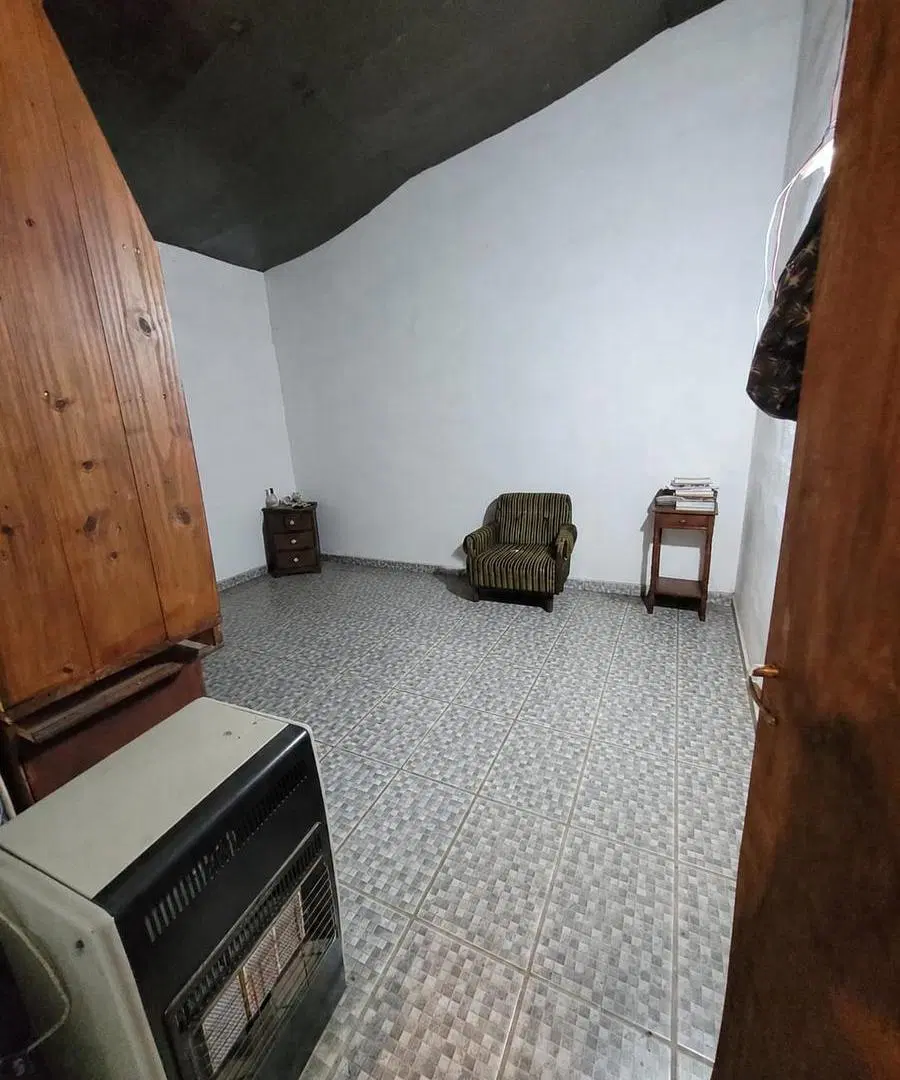 ALQUILO EN TANTI 2000m2 de terreno CON UNA PROPIEDAD SALON MAS DOS AMBIENTES (100M2) 3