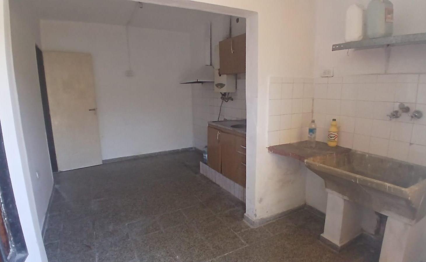Foto de CASA BARATA EN VENTA EN B ACOSTA CALLE BOEDO DE 2 DORMITORIO CON PATIO, imagen 2