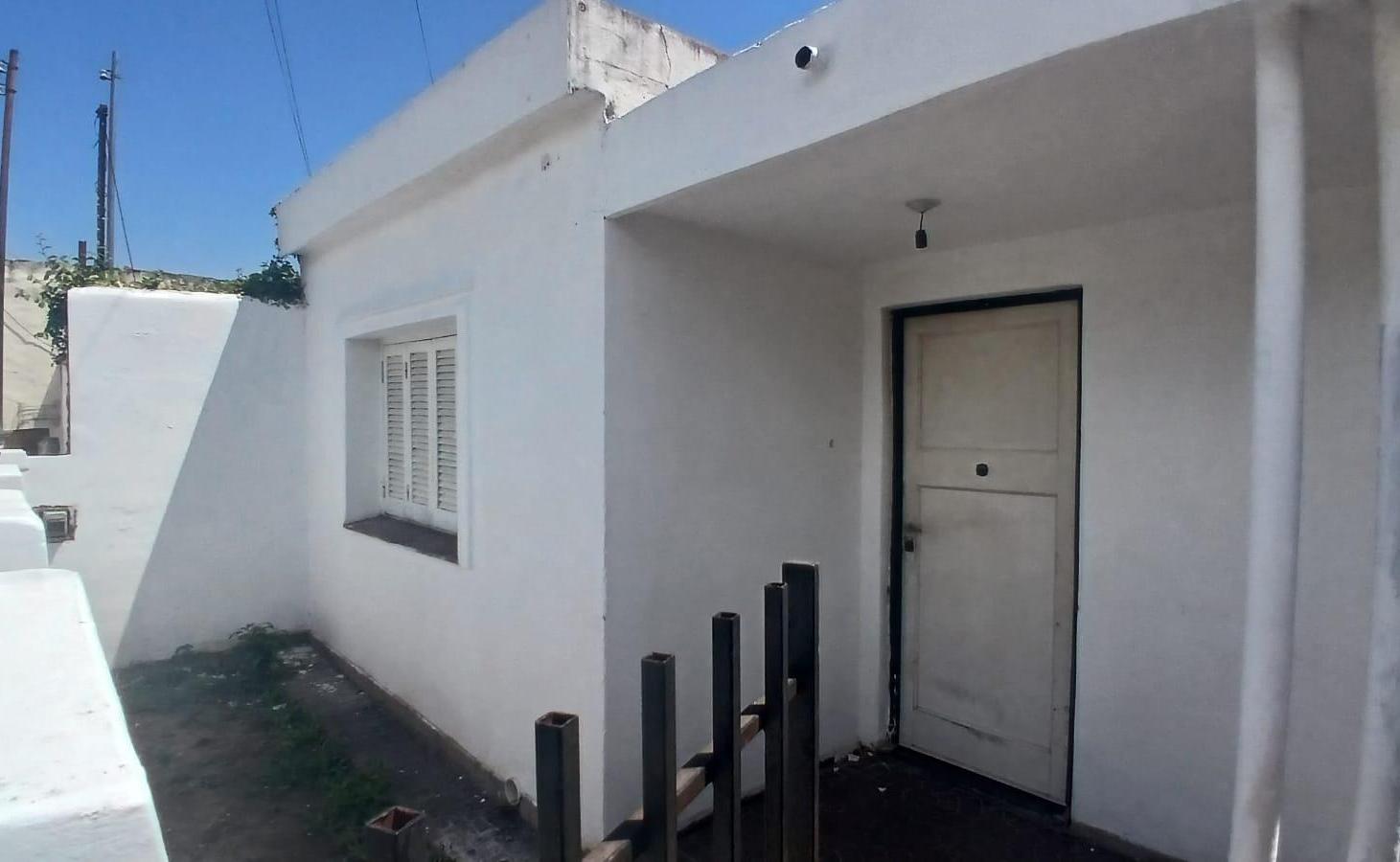 Foto de CASA BARATA EN VENTA EN B ACOSTA CALLE BOEDO DE 2 DORMITORIO CON PATIO, imagen 1