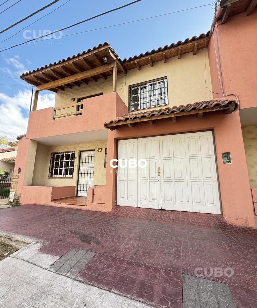 Venta Duplex tipo casa, 4 habitaciones, 2 baños, cochera y patio San José, Guaymallén.