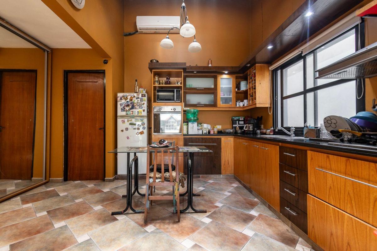 Venta Casa 7 Ambientes C/jardin Ideal 2 Familias! 5