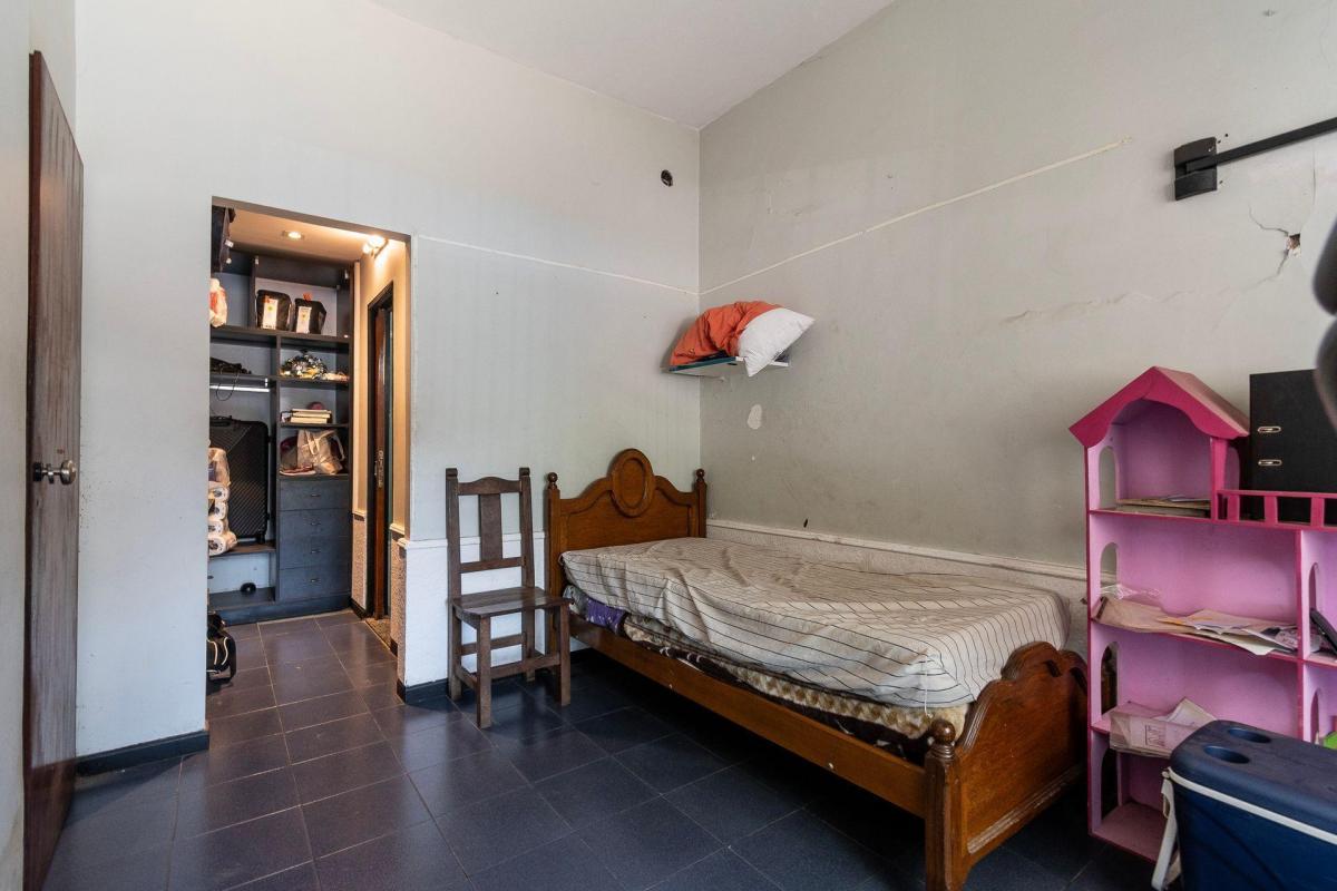 Venta Casa 7 Ambientes C/jardin Ideal 2 Familias! 4