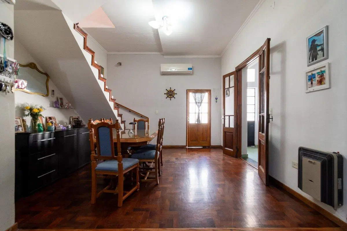 Venta casa 2 dorm patio y terraza en Saavedra 2