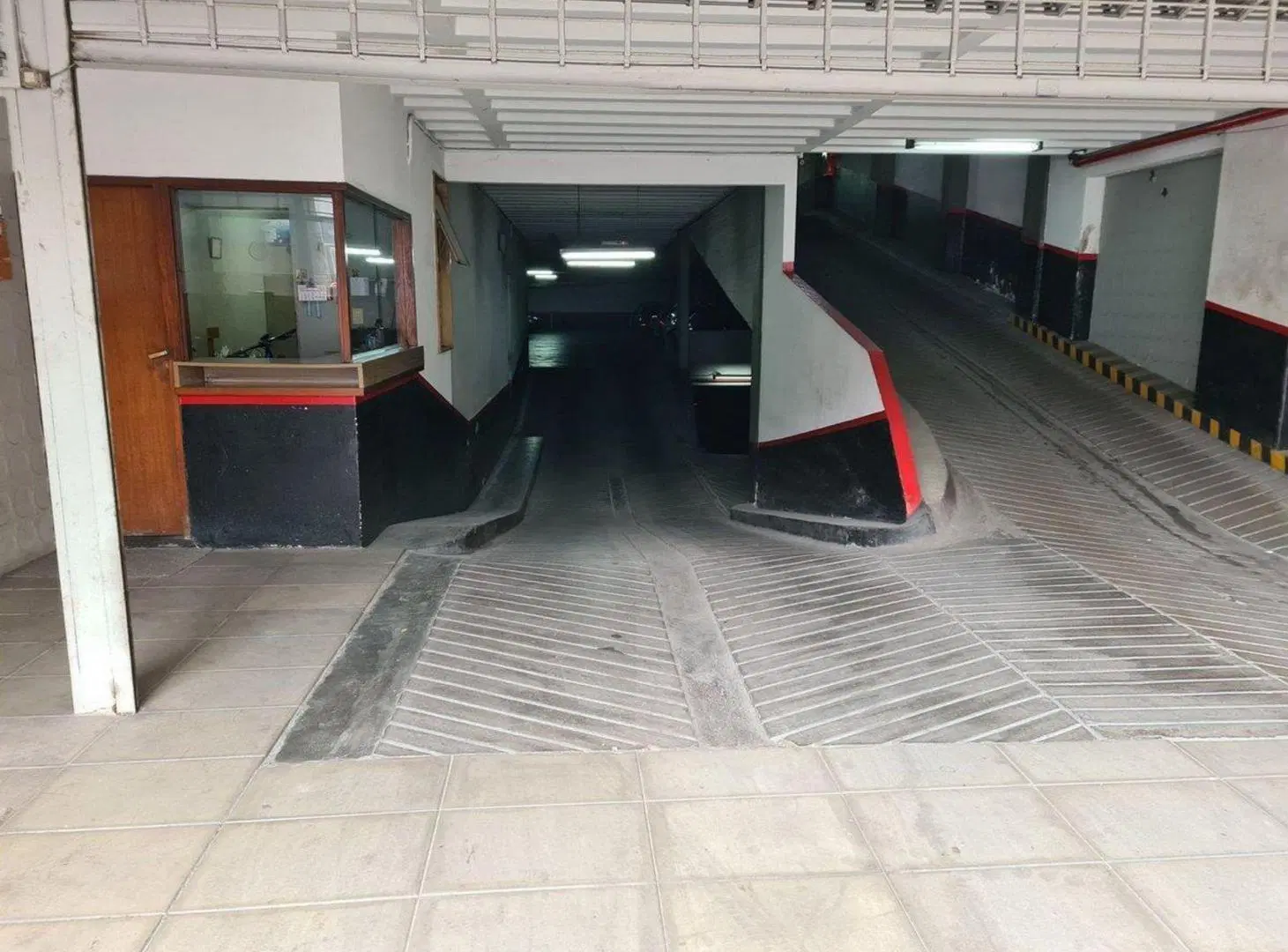 VENTA COCHERA EN SAN NICOLAS 2