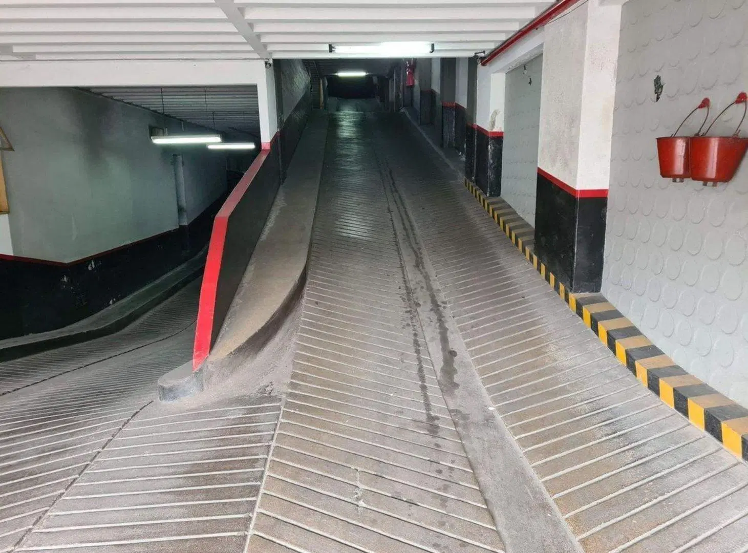 VENTA COCHERA EN SAN NICOLAS 3