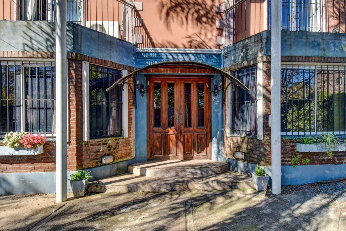 Venta casa 6 ambientes Don Torcuato parque pileta 3