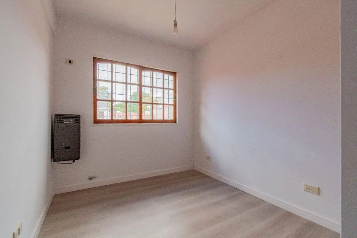 Venta triplex 5 amb con jardin Olivos 4