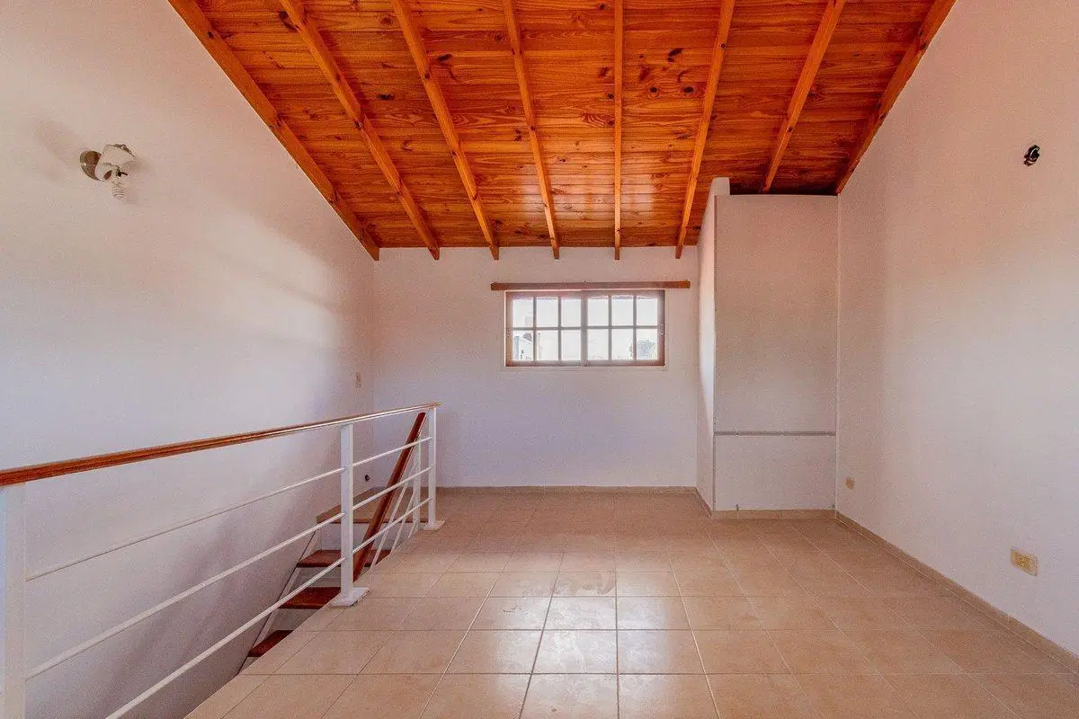 Venta triplex 5 amb con jardin Olivos 5