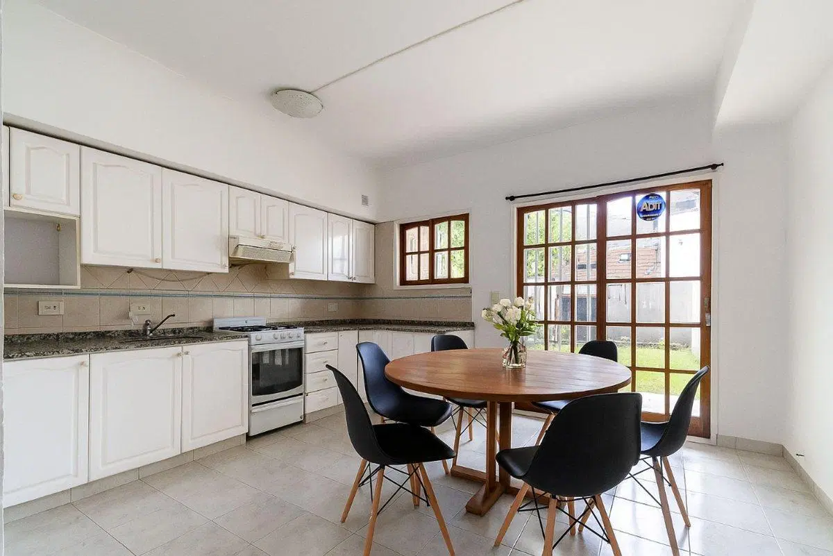 Venta triplex 5 amb con jardin Olivos 3