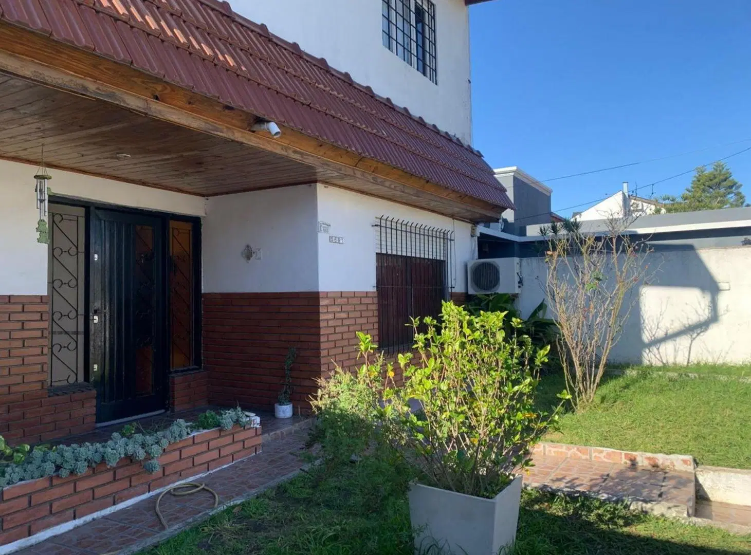 Venta casa 3 dorm lumin c/patio coch V. Ballester 2