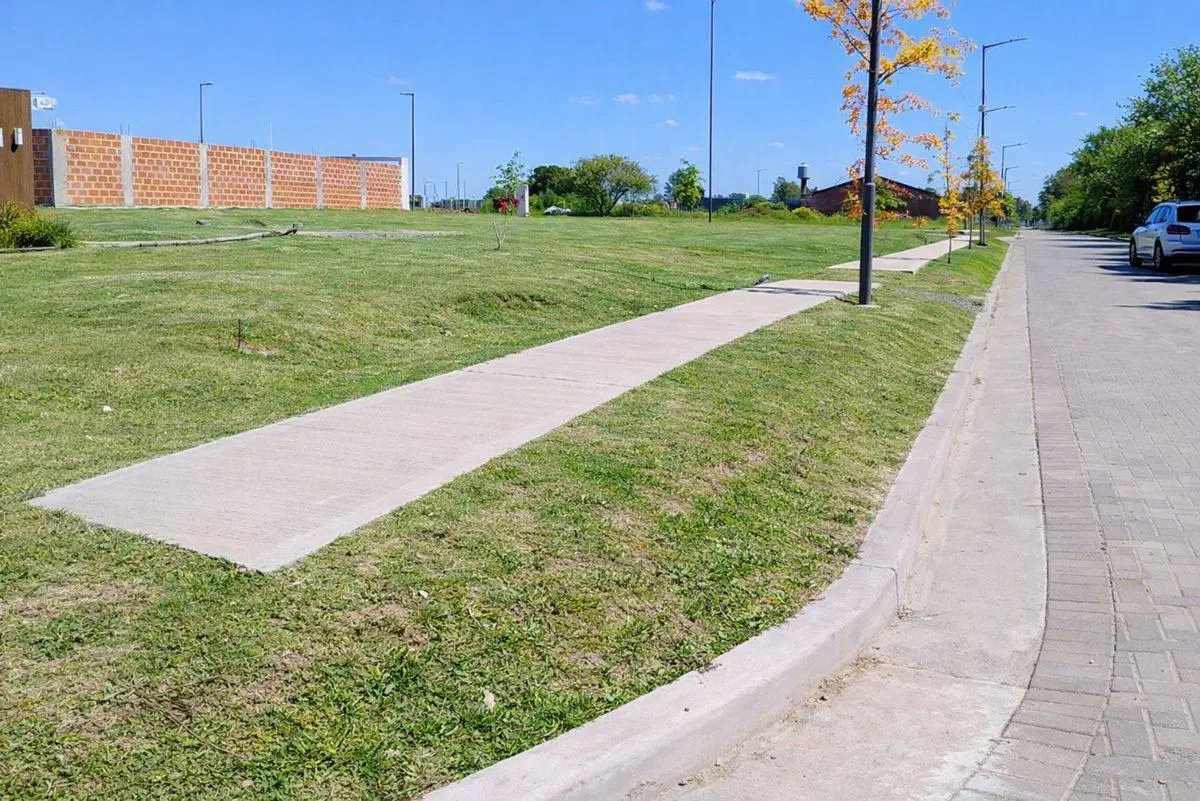 Venta lote en "Solares de Korn" 250 m2 s/ expensas 4