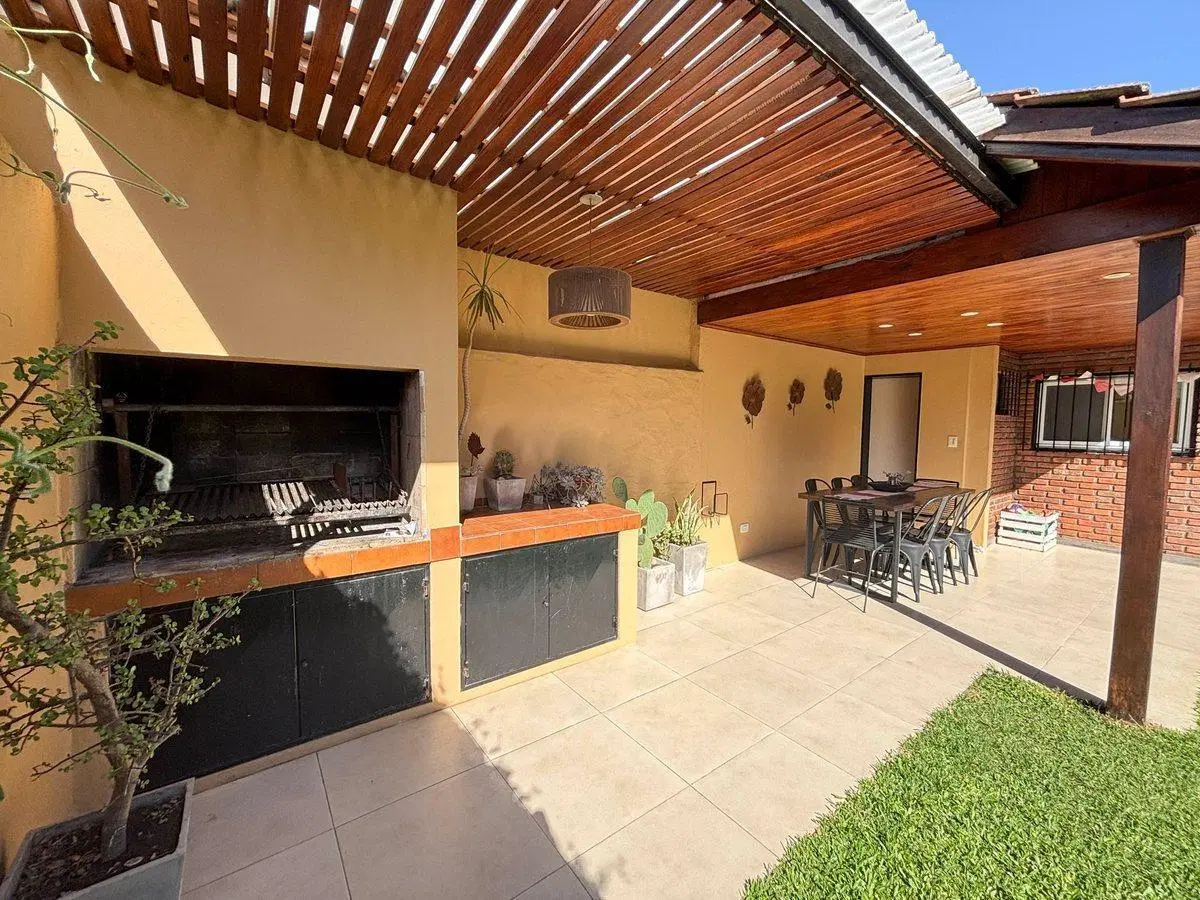 VENTA CASA 4 AMBIENTES MARTÍNEZ JARDÍN RECICLADA 4